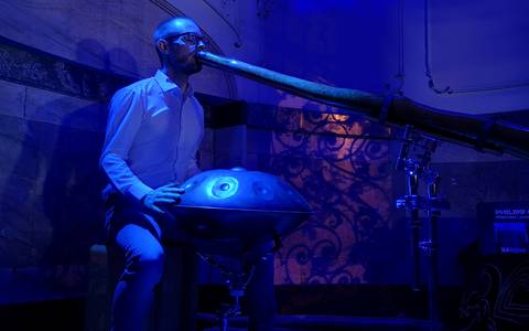 Bild: Philipp Gerisch - ein Talent mit dem Didgeridoo, Percussion und dem Handpan