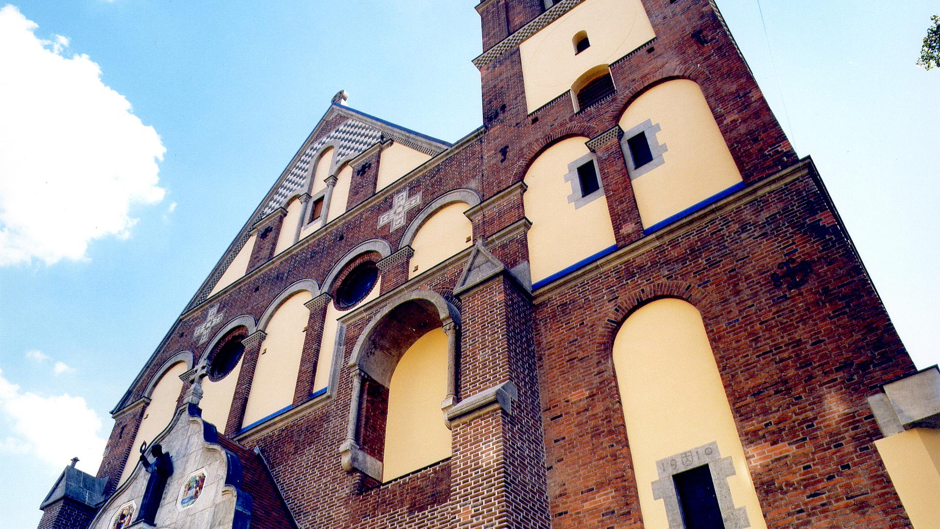 Bild: Instandsetzung und Restaurierung der Pfarrkirche St. Anton - Ostansicht