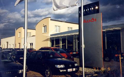 Bild: Dieser Gewerbeneubau ist eines der letzten nicht nach VW-Richtlinien hergestellten Autohäuser Deutschlands