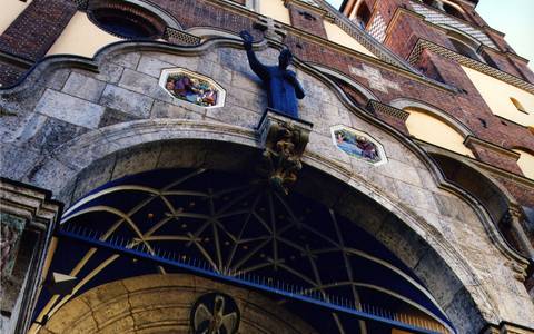 Bild: Portal mit dem Heiligen Antonius von Padua