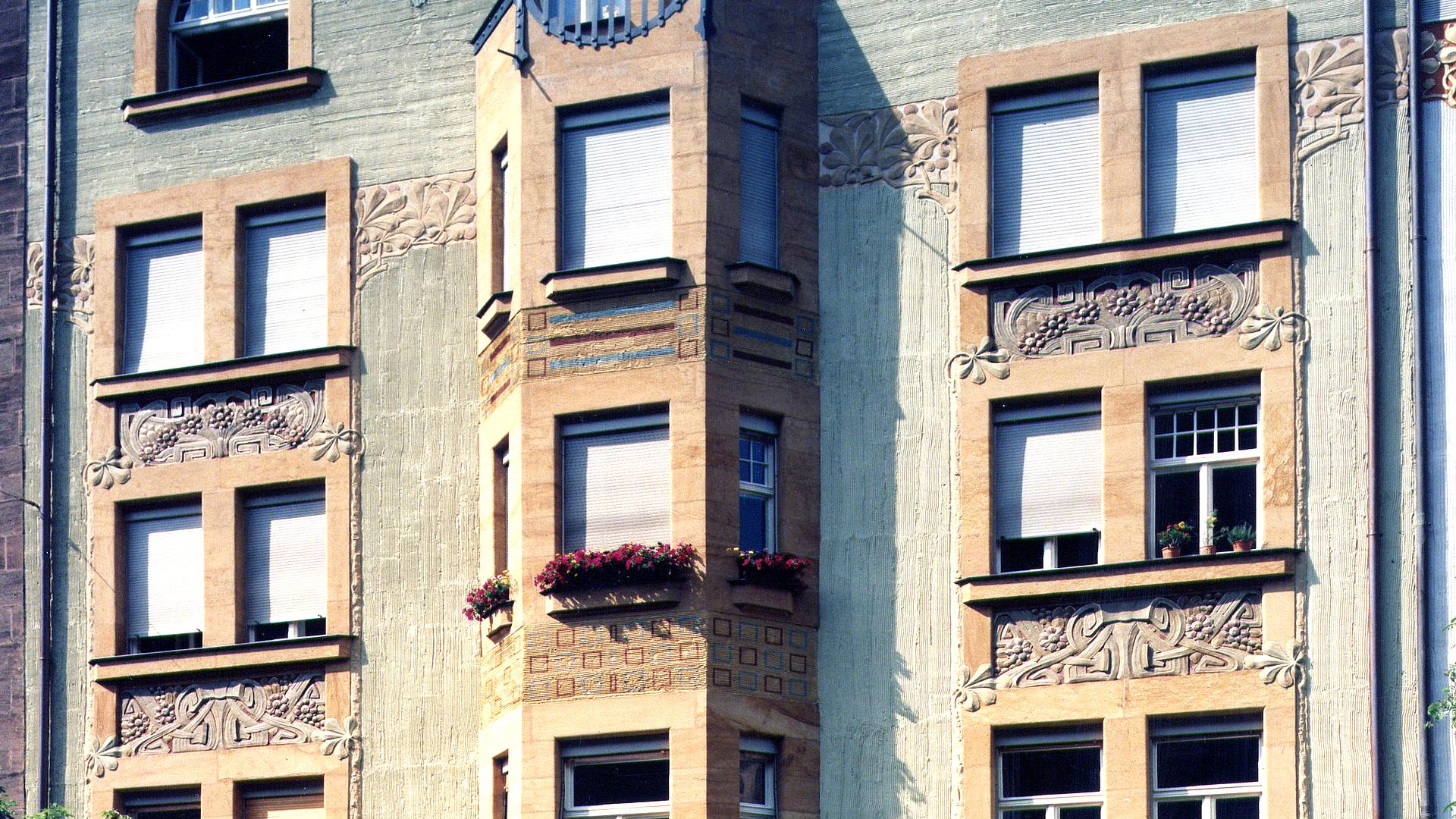 Bild: Sanierung dieser wunderschönen Fassade - Straßenseite