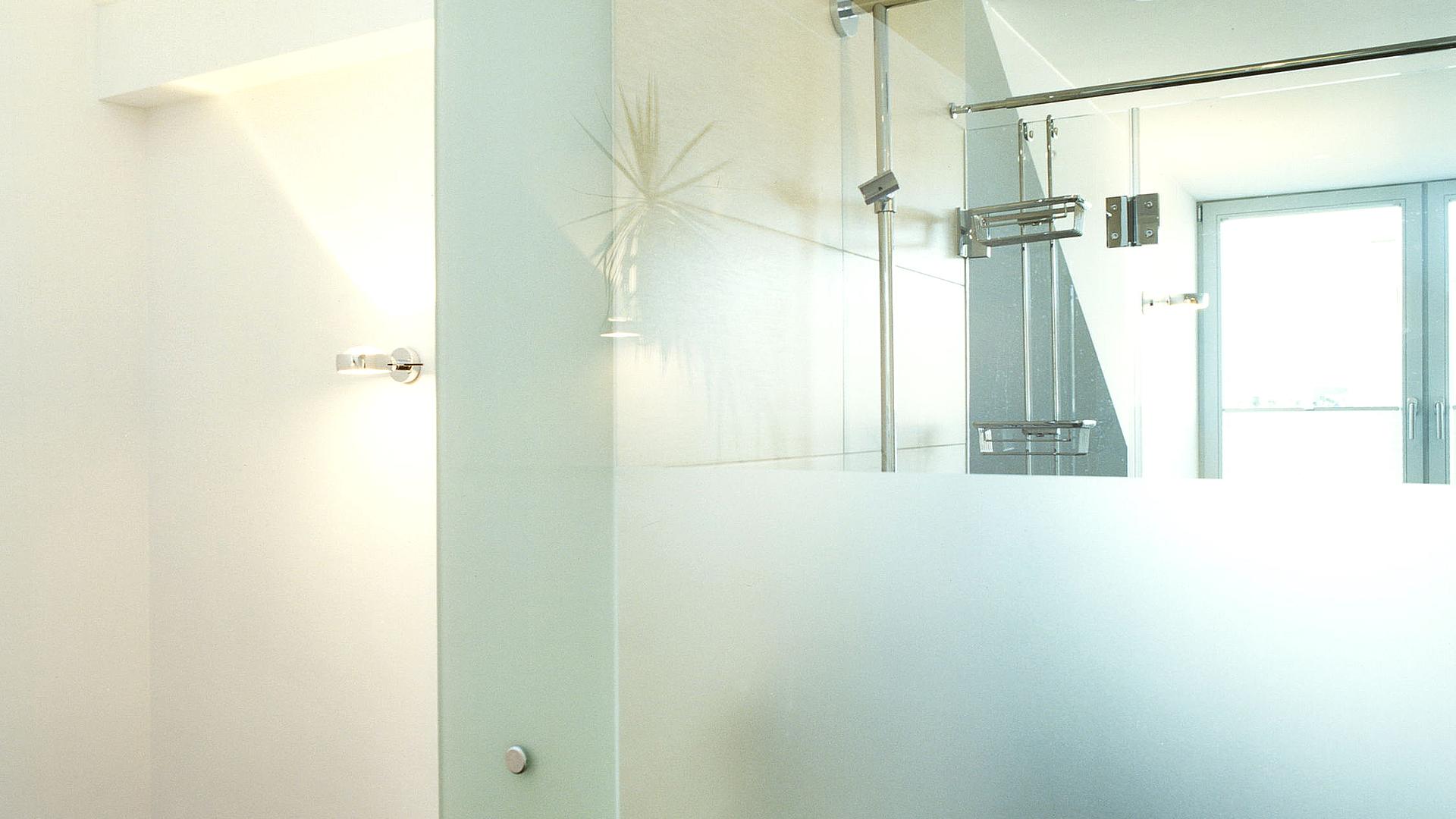Bild: Neugeschaffener Duschbereich im Reihenmittelhaus