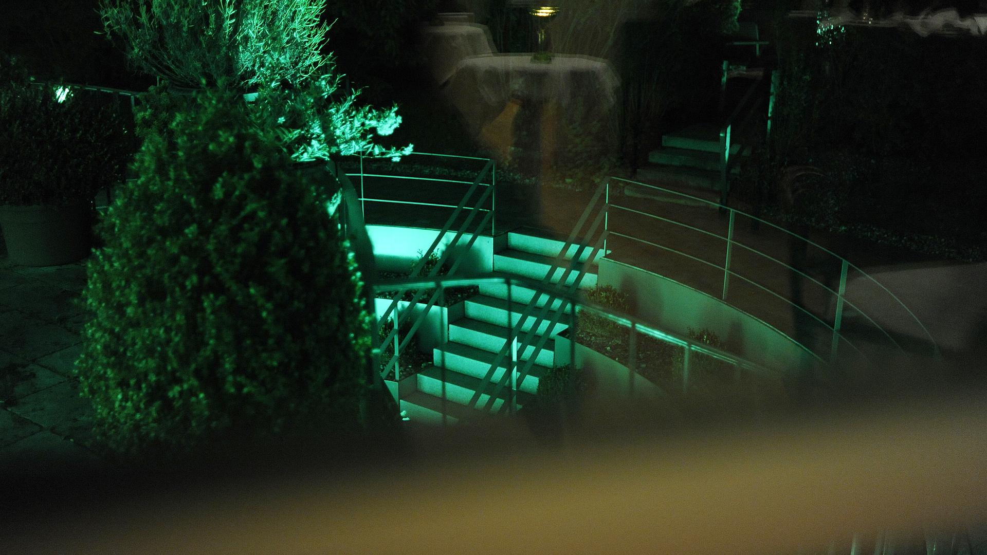 Bild: Eindrucksvoll illuminiert - auch der Springbrunnen der Stadtvilla