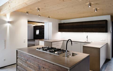 Bild: Küche mit Kochinsel Umbau Reitstall