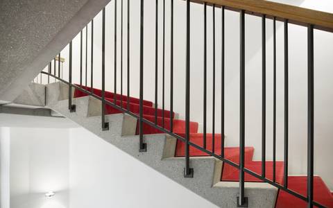 Bild: Neues Treppengeländer im Hotel
