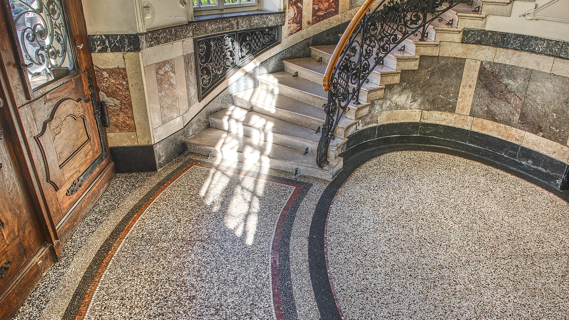 Bild: Restaurierter Terrazzo am Treppenaufgang