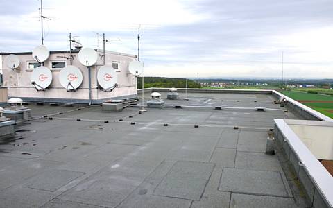 Bild: Bestand vor der Sanierung - Dach