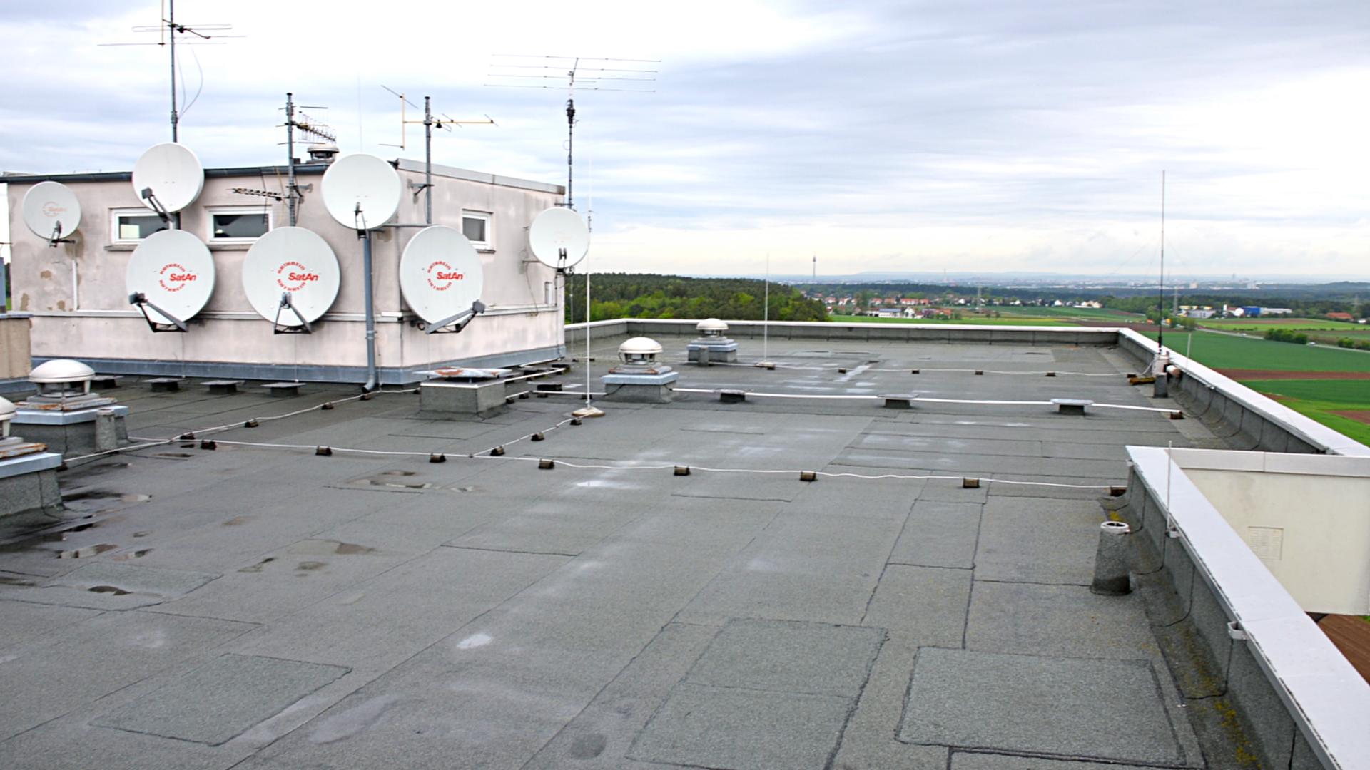 Bild: Bestand vor der Sanierung - Dach