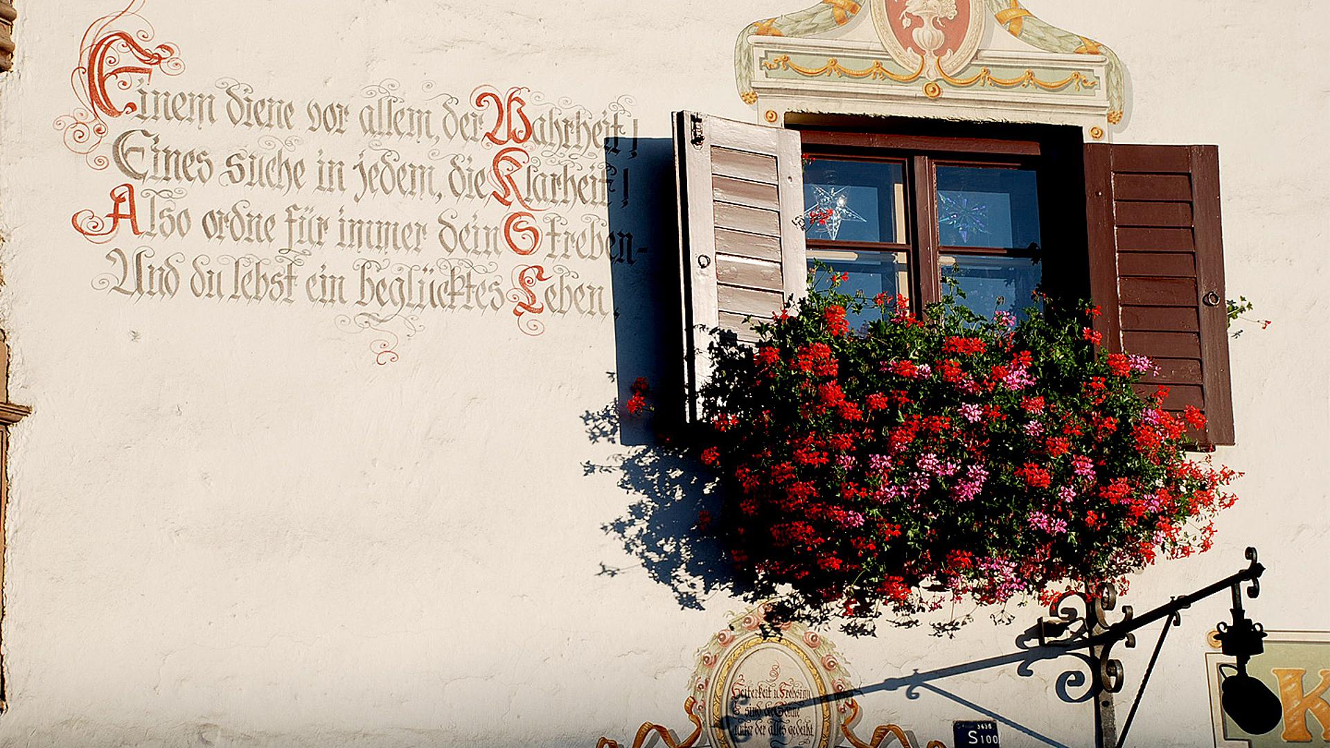Bild: … also ordne immer dein Leben, Detail Fassade in Garmisch Partenkirchen